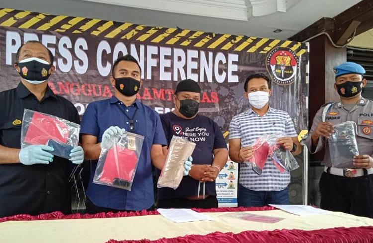 title Mengaku Ustaz yang Bisa Gandakan Uang, Pria Asal Trenggalek Ditangkap Polisi Mengaku Ustaz yang Bisa Gandakan Uang, Pria Asal Trenggalek Ditangkap Polisi