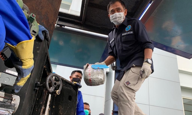 title BNNP Jatim Musnahkan Ekstasi dan Ganja Hasil Tangkapan Bea Cukai Juanda BNNP Jatim Musnahkan Ekstasi dan Ganja Hasil Tangkapan Bea Cukai Juanda