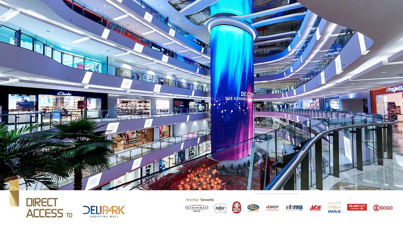 Mal terbesar dan termodern di kota Medan dengan aneka branded store yang dapat diakses langsung dari hunian dan perkantoran di kawasan Podomoro City Deli Medan.