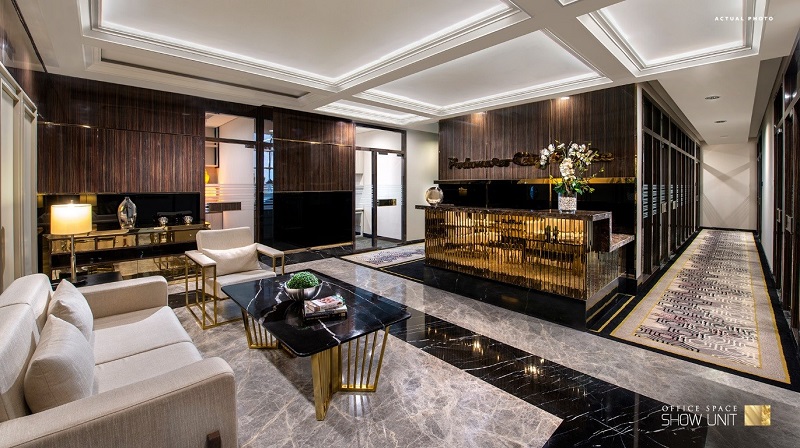 Penempatan front desk yang tepat dengan memperhitungkan efisiensi penggunaan lahan perkantoran dapat menciptakan layout yang sempurna .