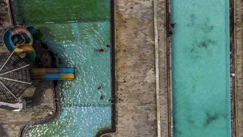 Kolam Renang Peninggalan Belanda Ini Dijadikan Tempat Budi Daya Ikan Koi - Bagian 1