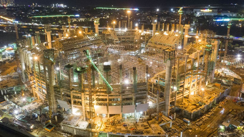 Potret Jakarta International Stadium Berkapasitas 82.000 Penonton pada Malam Hari - Bagian 2