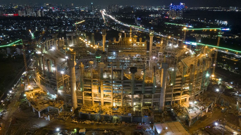 Potret Jakarta International Stadium Berkapasitas 82.000 Penonton pada Malam Hari - Bagian 1