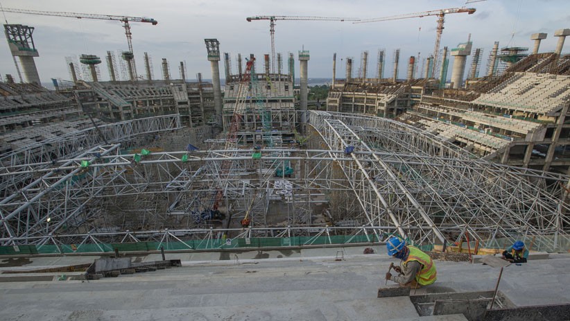 Potret Jakarta International Stadium Berkapasitas 82.000 Penonton pada Malam Hari - Bagian 3