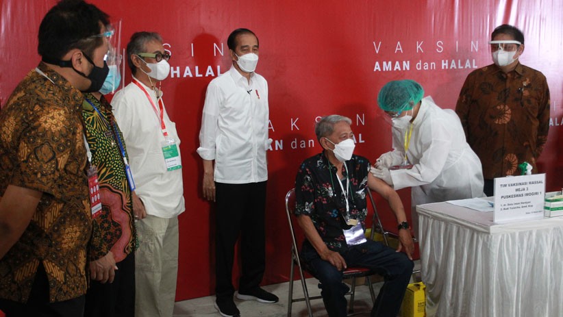 Presiden Jokowi Tinjau Proses Vaksinasi Covid-19 Seniman di Yogyakarta - Bagian 3