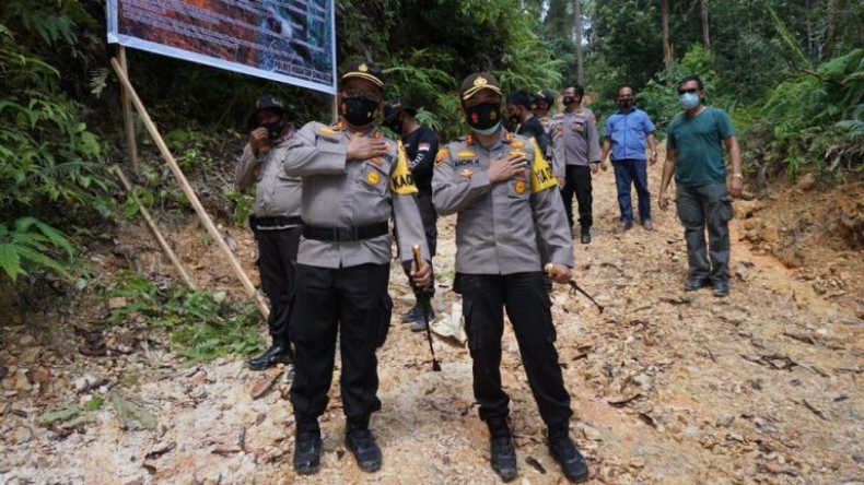 Kapolres Sijunjung dan Kuantan Singingi Turun Tangan Cegah Illegal Logging
