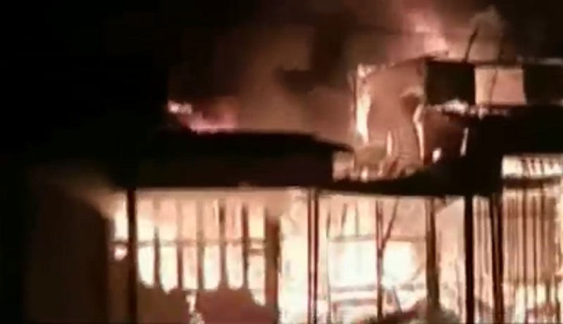 6 Kios dan Warung di Terminal Bungurasih Ludes Terbakar 