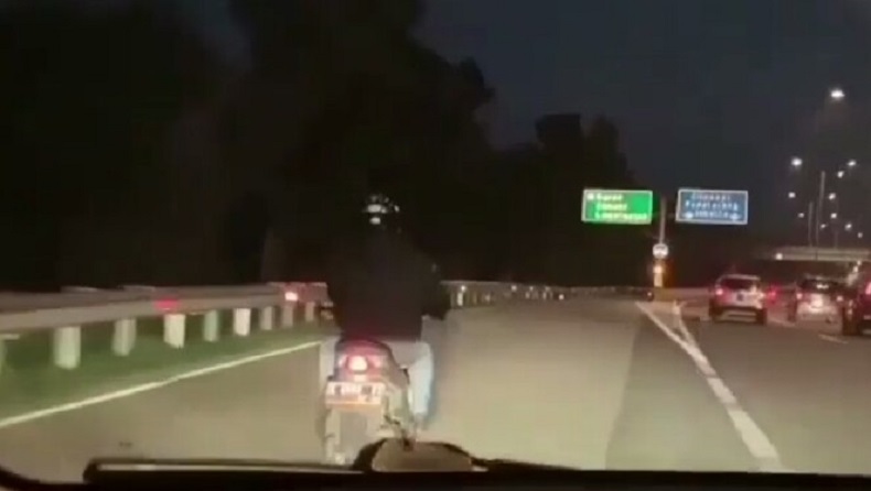 Viral, Pengendara Motor Masuk Tol Pasteur Menuju Gerbang Tol Baros