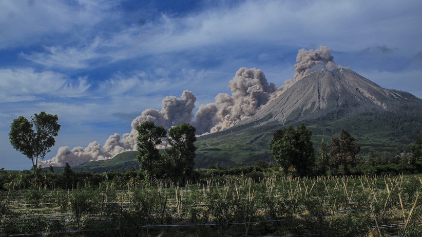 Gunung Sinabung Erupsi Semburkan Abu Vulkanik Setinggi 700 Meter - Bagian 2