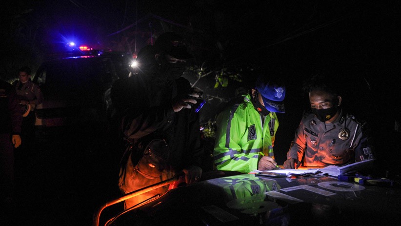 Begini Suasana Evakuasi Korban Kecelakaan Maut Bus Masuk Jurang, 27 Orang Tewas - Bagian 4