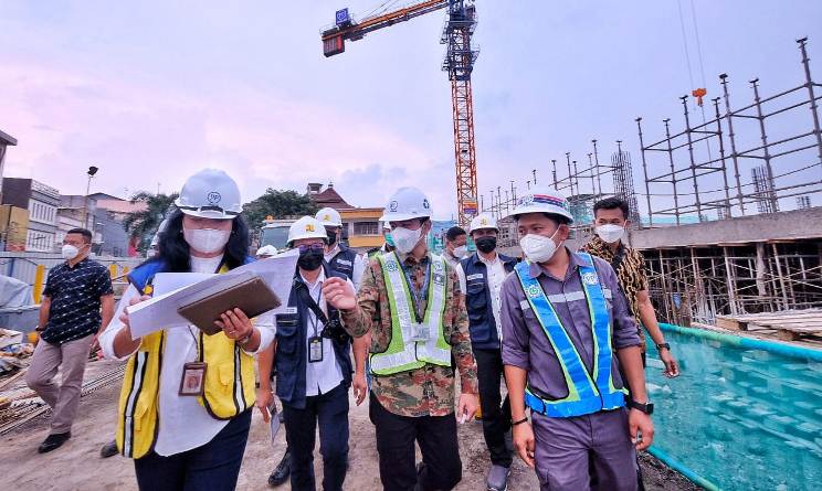 Gibran Usul Pasar Legi Solo Dihias Tanaman Lee Kwan Yew 