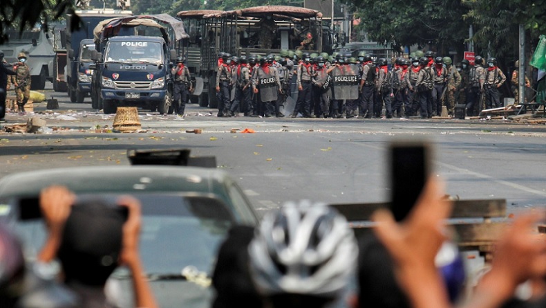  Usai Pabrik China Dibakar Massa, Militer Myanmar Tembak Mati  Demonstran 