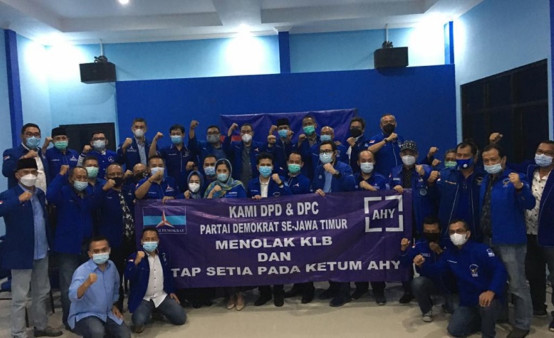 title Pengurus Demokrat se-Jatim Ikrar Setia kepada AHY di Depan Notaris Pengurus Demokrat se-Jatim Ikrar Setia kepada AHY di Depan Notaris