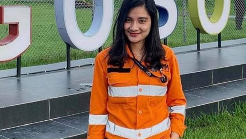 Viral, Karyawan Perusahaan Tambang Prilly Priccilia Buang Berkas Pelamar Kerja saat Live IG