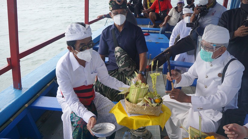 Upacara Melasti di Pantai Marina Semarang Berlangsung Khidmat - Bagian 4