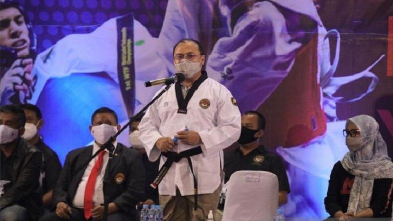 title Pakai Baju Taekwondo Sabuk Hitam, Ini Pesan Gubernur Erzaldi Rosman ke Atlet Babel Pakai Baju Taekwondo Sabuk Hitam, Ini Pesan Gubernur Erzaldi Rosman ke Atlet Babel