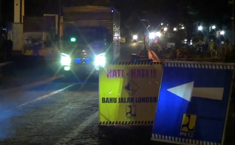 Jembatan Ambrol, Lalu Lintas Situbondo-Banyuwangi Macet hingga 5 Km 