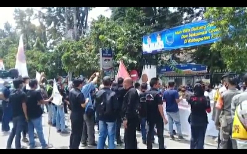 Soal Anggaran Corona, 2 Kelompok Massa Datangi Pemkab Lahat