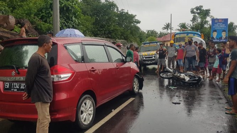 Ngebut dan Tabrak Ertiga di Tikungan, Pengendara Motor di Bima Tewas
