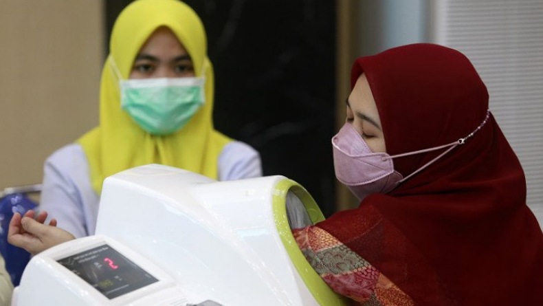 ASN dan Ratusan Warga Gorontalo Ikut Vaksinasi Covid-19 di Rumah Wali Kota 