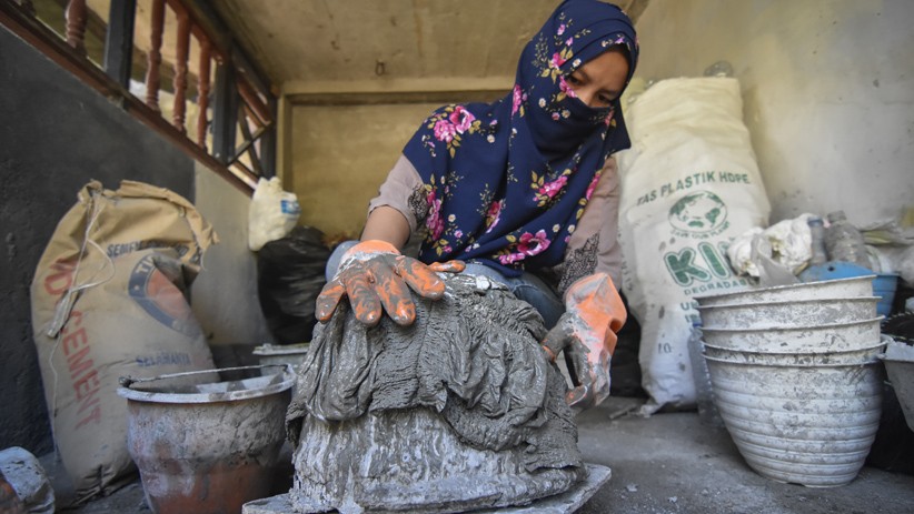 Pot Bunga Ini Terbuat dari Sampah Popok Bayi, Dijual Rp200.000 - Bagian 2
