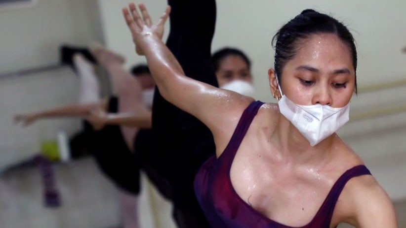 Mengobati Rindu, Para Penari Balet Kembali Berlatih Secara Tatap Muka - Bagian 6