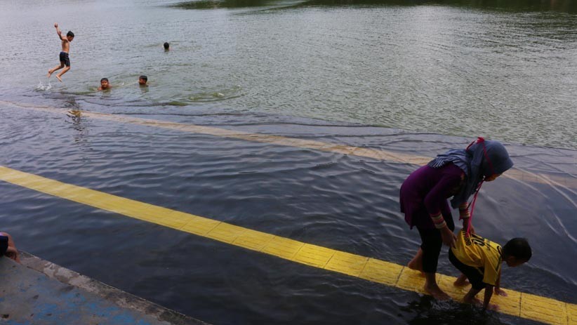 Satpol PP Keliling Danau Sunter Larang Warga Berenang - Bagian 4