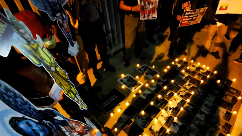 Solidaritas untuk Rakyat Myanmar, Massa Pasang Lilin dan Foto Korban Kekerasan - Bagian 5