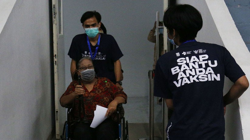 Kementerian BUMN Gelar Vaksinasi Covid-19 bagi Lansia - Bagian 3