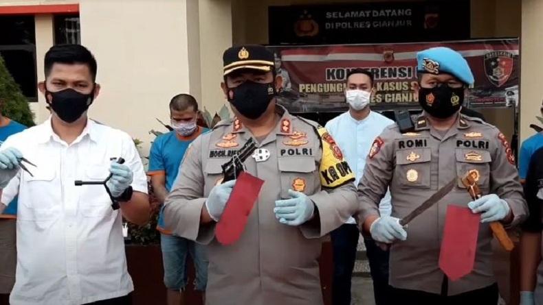 Polisi Tangkap 8 Pelaku Curanmor di Cianjur, Sita Pistol Mainan hingga Golok
