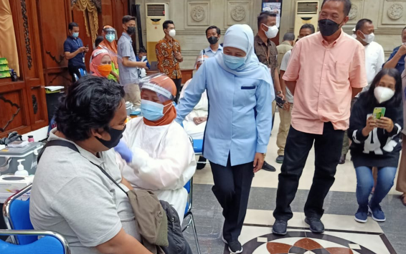 title Apresiasi Vaksin Covid-19 untuk Jurnalis, Ini Pesan Gubernur Khofifah Apresiasi Vaksin Covid-19 untuk Jurnalis, Ini Pesan Gubernur Khofifah