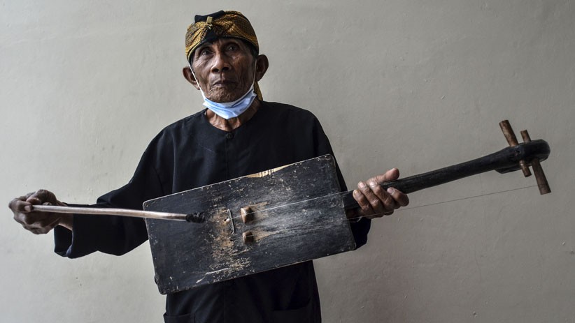 Memainkan Alat Musik Tradisional Tarangwangsa yang Hampir Punah - Bagian 1