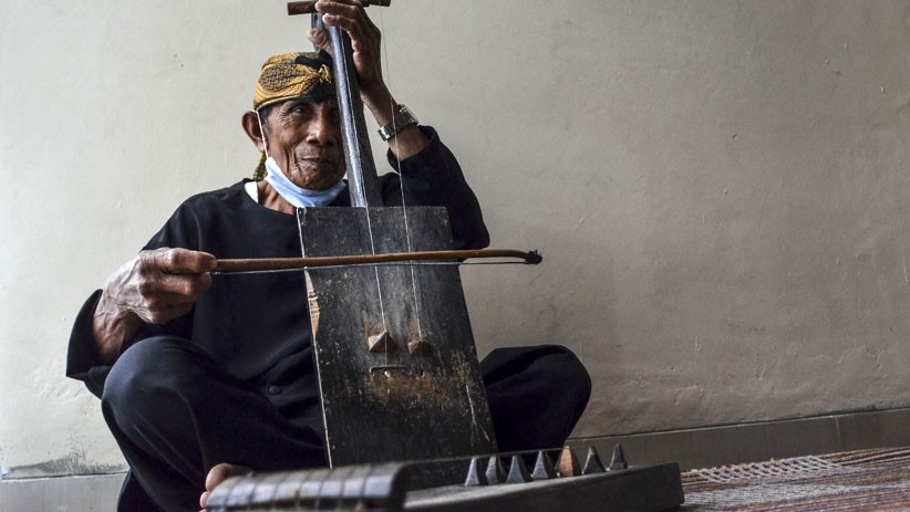 Memainkan Alat Musik Tradisional Tarangwangsa yang Hampir Punah - Bagian 2