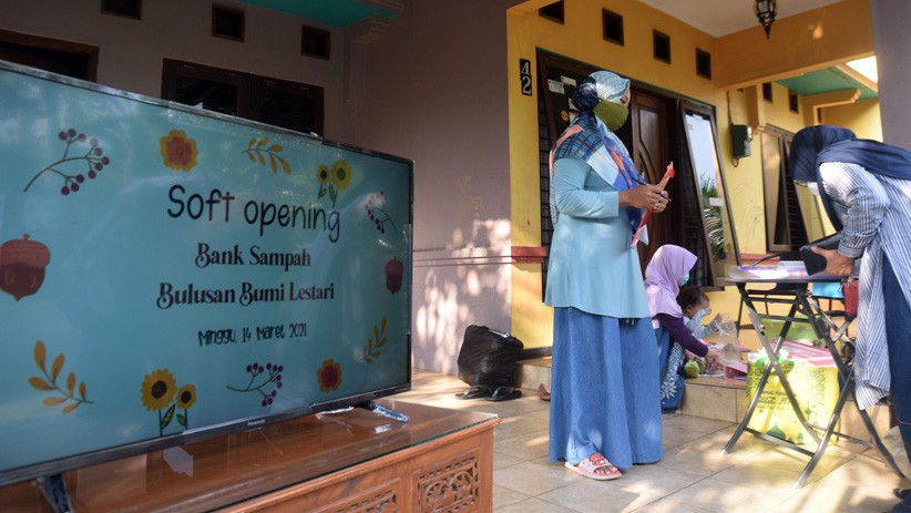 Peduli Lingkungan, Warga Bulusan Semarang Giatkan Bank Sampah - Bagian 4