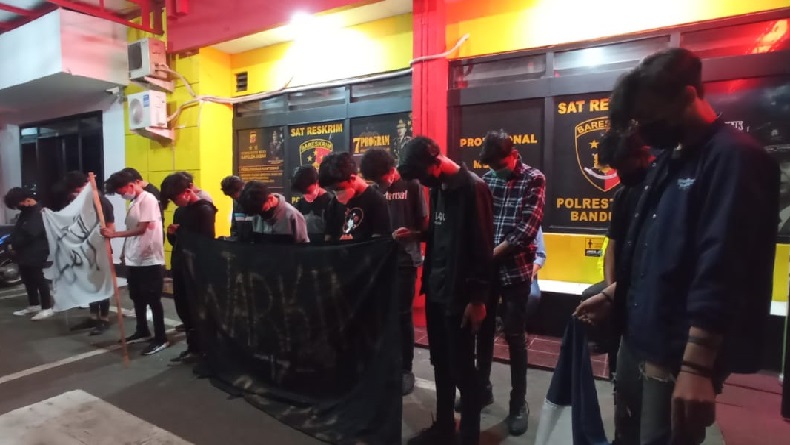 Konvoi Motor Ugal-ugalan Bikin Resah Warga, 15 Remaja di Bandung Ditangkap Polisi