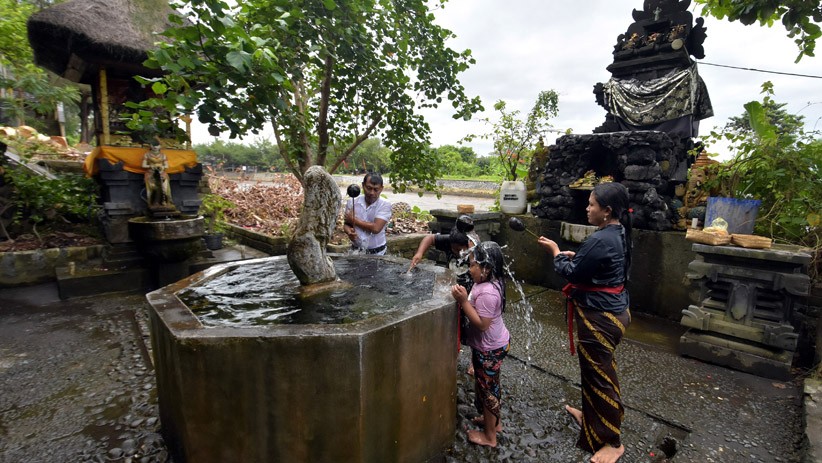 Rangkaian Hari Raya Nyepi, Umat Hindu Bali Gelar Ritual Melukat  - Bagian 2