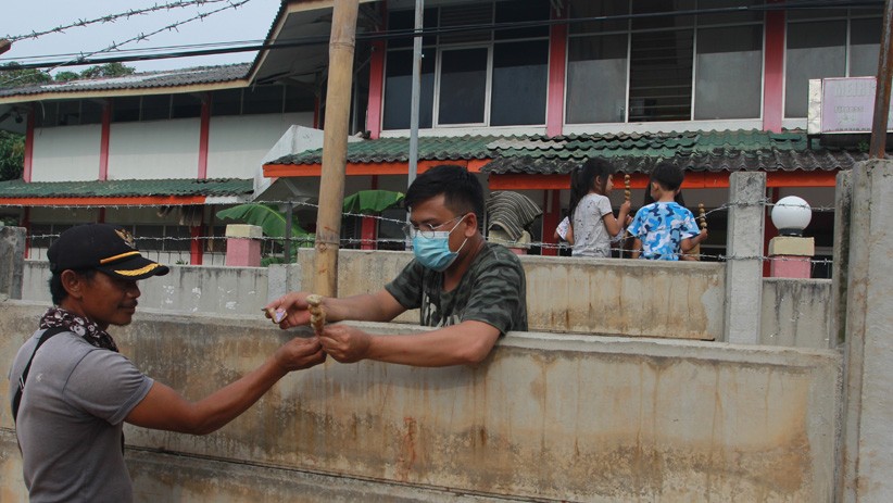 Perjuangan Keluarga di Ciledug Memanjat Tembok 2 Meter untuk Keluar Masuk Rumah - Bagian 3