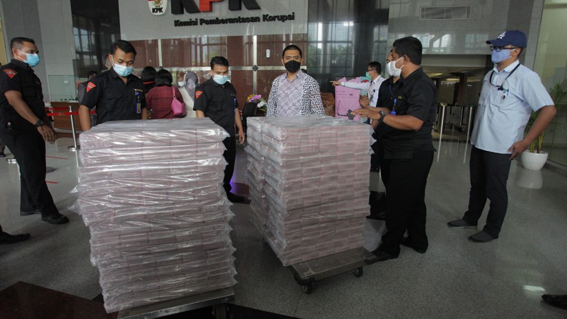 KPK Pamer Uang Rp52,3 Miliar Hasil Dugaan Suap Mantan Menteri KKP Edhy Prabowo - Bagian 1