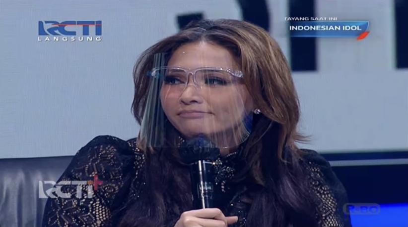 Disebut sebagai Juri Indonesian Idol Bersuara Paling Jelek, Maia Estianty: Gue Bukan Penyanyi!   