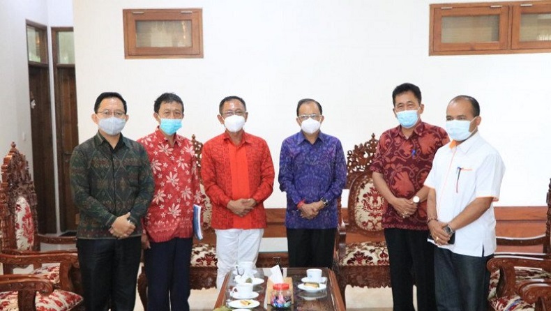 title Pemprov Bali Fasilitasi Vaksinasi Covid-19 Pekerja Migran Sebelum ke Luar Negeri Pemprov Bali Fasilitasi Vaksinasi Covid-19 Pekerja Migran Sebelum ke Luar Negeri