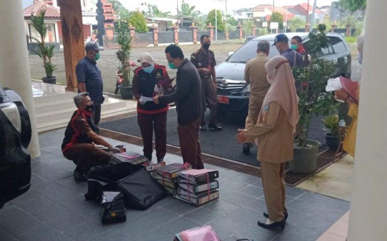  Penyidik Kejari Geledah Kantor dan Rumah Pejabat Kecamatan Purbalingga, Ada Apa?