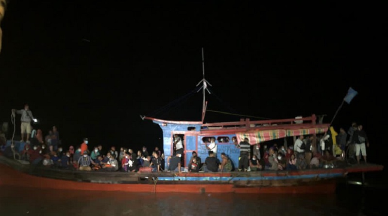 title 115 TKI Ilegal Diamankan TNI AL di Pulau Jemur Asahan 115 TKI Ilegal Diamankan TNI AL di Pulau Jemur Asahan