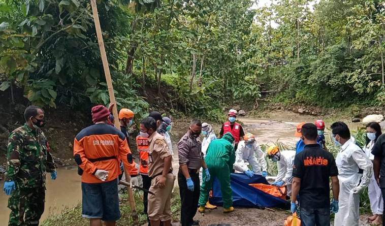 title Mayat Membusuk Ditemukan di Pinggir Sungai Nangsri Sragen Mayat Membusuk Ditemukan di Pinggir Sungai Nangsri Sragen