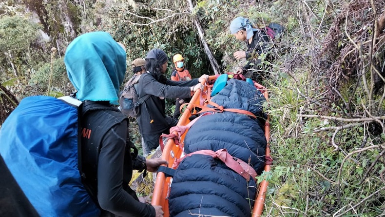 Pendaki Jatuh di Jurang Gunung Lompobattang, Evakuasi Dibantu 124 Orang Tim SAR