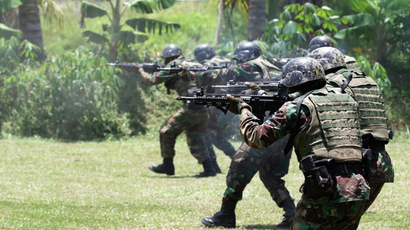 Ngeri, Prajurit Marinir Dihujani Peluru saat Latihan Tempur Operasi Khusus - Bagian 2