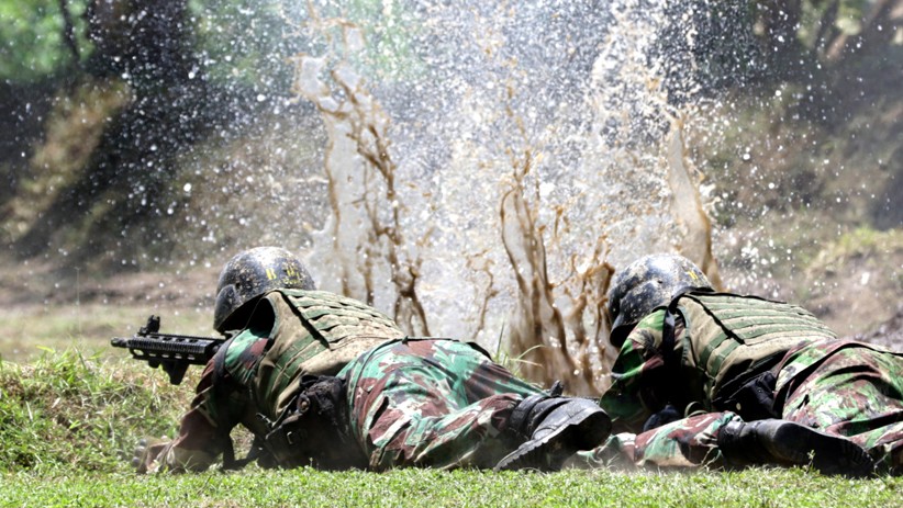 Ngeri, Prajurit Marinir Dihujani Peluru saat Latihan Tempur Operasi Khusus - Bagian 1