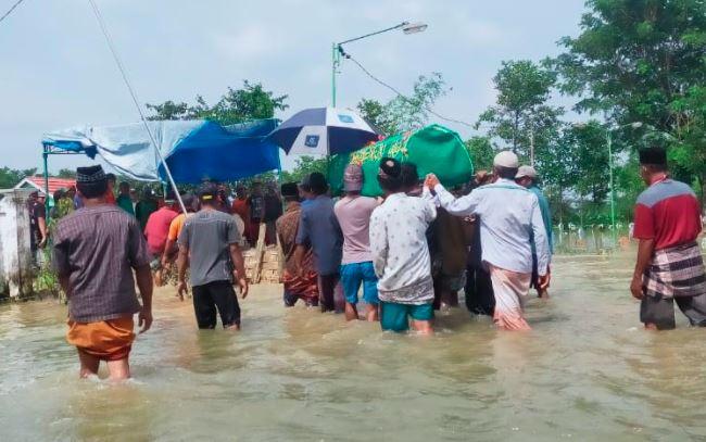 Ditolak Puskesmas, Warga Korban Banjir di Lamongan Tewas usai Digigit Ular