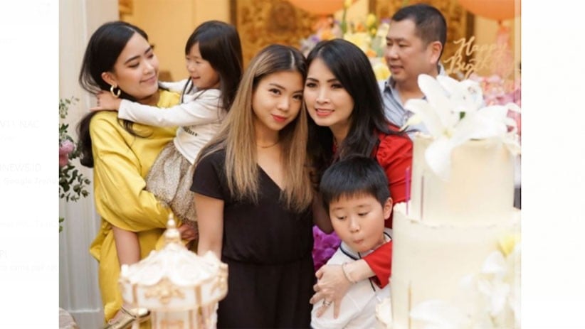 Momen Romantis HT Berikan Ucapan Selamat Ulang Tahun untuk sang Istri Liliana Tanoesoedibjo - Bagian 7