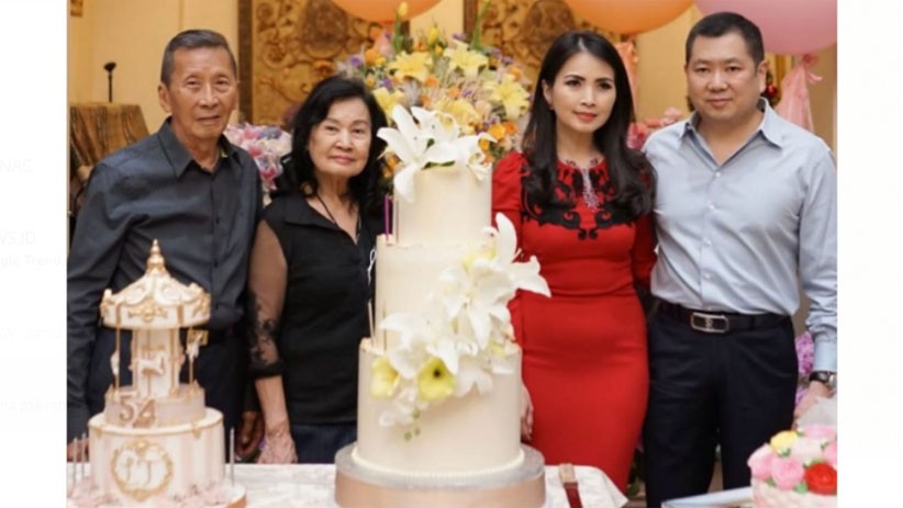 Momen Romantis HT Berikan Ucapan Selamat Ulang Tahun untuk sang Istri Liliana Tanoesoedibjo - Bagian 5