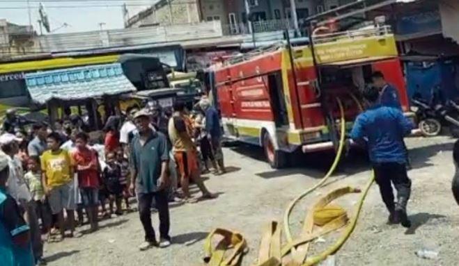 2 Kios Pasar Tanjung Gading Batubara Terbakar,  Pedagang Panik Berhamburan